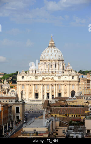 Italie, Rome, basilique Saint-Pierre vue du Castel Sant'Angelo Banque D'Images
