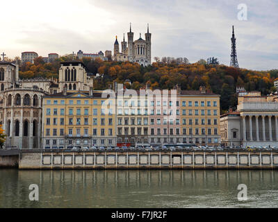 La Cathédrale de Lyon vue de la rivière Saint Jean à Lyon France Banque D'Images