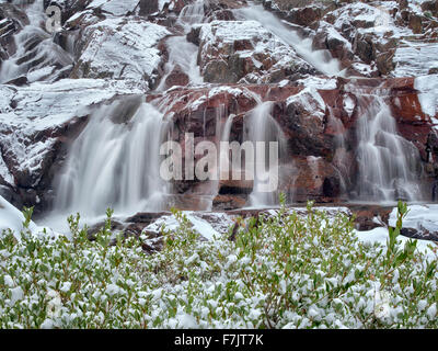 Glen Alpine Falls minutes après l'snwfall frais. Lake Tahoe, California Banque D'Images