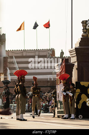 Wagha Border Cérémonie, Attari, Province du Pendjab, en Inde Banque D'Images