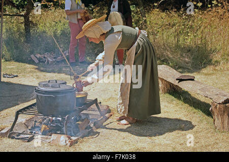 La cuisson à la vie Tudor Cheminée Kentwell Hall re-construction Suffolk Banque D'Images