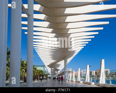 Malaga, Costa del Sol, la province de Malaga, Andalousie, Espagne du sud. Muelle Uno (Dock). Promenade en bord de mer au port de Malaga. Banque D'Images