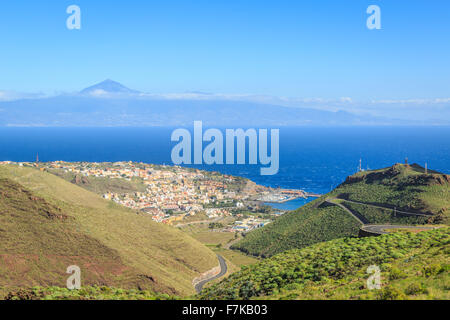 Une photographie de San Sebastian de La Gomera dans les canaries, espagne. Le Mont Teide peut être vu dans l'arrière-plan. Banque D'Images