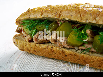 L'Italien Sandwich au Bœuf - de fines tranches de rôti de bœuf assaisonné,cuisine italo-américaine Banque D'Images