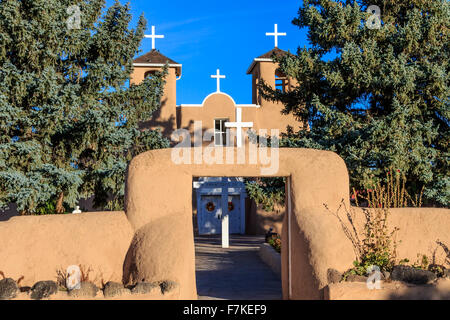 Le savez bien San Francisco de assise à Rancho de Taos, Nouveau Mexique a été en utilisation continue depuis plus de 200 ans. C'est un Banque D'Images