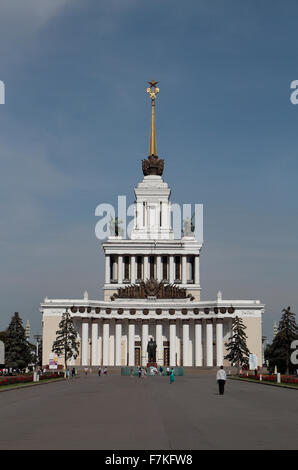 Le pavillon central, n° 1 Pavilion ou Tsentralny à VDNKh, Moscou, Russie. Banque D'Images