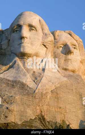 Lever du soleil sur les Présidents George Washington, Thomas Jefferson, Teddy Roosevelt et Abraham Lincoln à Mount Rushmore National Memorial, le Dakota du Sud Banque D'Images