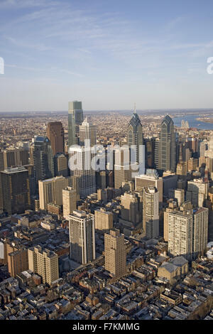 Le coucher de soleil sur Philiadelphia aérienne, New York, la ville de l'amour fraternel Banque D'Images