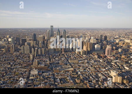 Le coucher de soleil sur Philiadelphia aérienne, New York, la ville de l'amour fraternel Banque D'Images