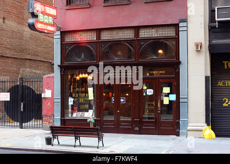 Vieille ville de Bar et Restaurant, 45 F.18th St, New York de devanture extérieure. Un bar et restaurant dans le quartier Gramercy de Manhattan.