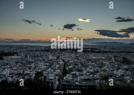 Coucher de soleil sur le temple du Parthénon sur l'Acropole à Athènes, Grèce, le 28 novembre 2015 © Elias Verdi/ Alamy Images en inventaire Banque D'Images