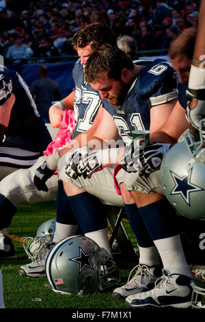 Garde côtière canadienne s'attaquer, # 61, Dallas Cowboys siège au banc au Stade Gillette, l'accueil de Super Bowl champs, New England Patriots, NFL équipe jouer contre Dallas Cowboys,Octobre 16, 2011, Foxborough, Boston, MA Banque D'Images