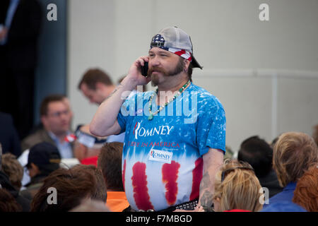 Partisan du Gouverneur Mitt Romney, le candidat présidentiel républicain 2012 campagne présidentielle, rassemblement à Henderson, Nevada, Henderson Pavilion, Octobre 23, 2012 Banque D'Images