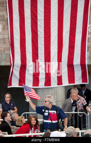 Partisan du Gouverneur Mitt Romney, le candidat présidentiel républicain 2012 campagne présidentielle, rassemblement à Henderson, Nevada, Henderson Pavilion, Octobre 23, 2012 Banque D'Images