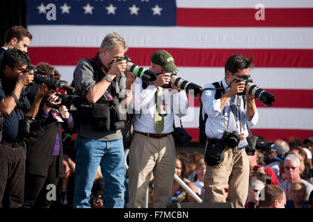 Objectif national de la presse au cours d'une caméras rassemblement électoral du Président Barack Obama, le 1 novembre 2012, au Complexe sportif de Cheyenne, North Las Vegas, Nevada Banque D'Images