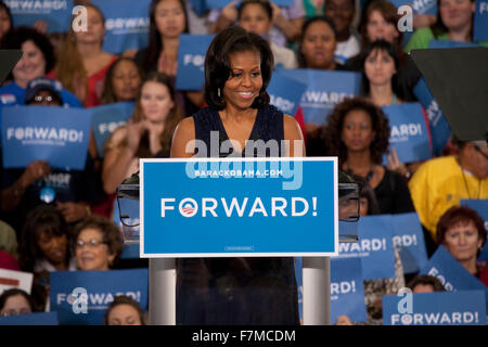 La Première Dame Michelle Obama parle à un rassemblement électoral du président Obama à l'Orr Middle School de Las Vegas, le 26 octobre, 2012 Banque D'Images