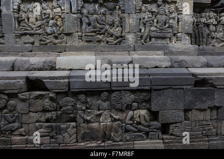 Borobudur temple complexe sur l'île de Java en Indonésie le matin au lever du soleil Banque D'Images