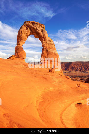Delicate Arch au coucher du soleil, de l'Utah, USA. Banque D'Images