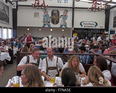 À l'intérieur de l'AMMER Bier tente,Munich Oktoberfest,Bavaria, Allemagne Banque D'Images