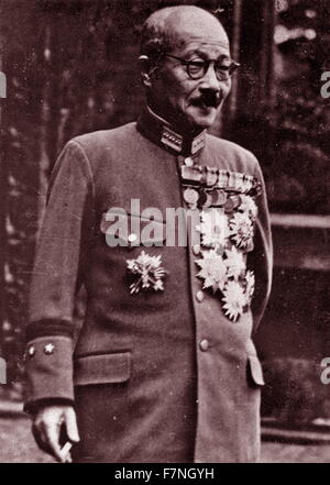 Photographie de Tojo Hideki Tojo Hideki (1884-1948) général de l'Armée impériale japonaise (IJA), le chef de l'Association de soutien à l'Autorité, et le 40e premier ministre du Japon durant la majeure partie de la Seconde Guerre mondiale. Datée 1944 Banque D'Images