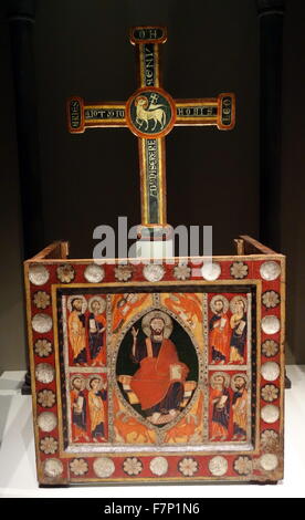 Retable représentant Saint Villa romaine, avec une croix de Bagergue. En date du 13e siècle Banque D'Images