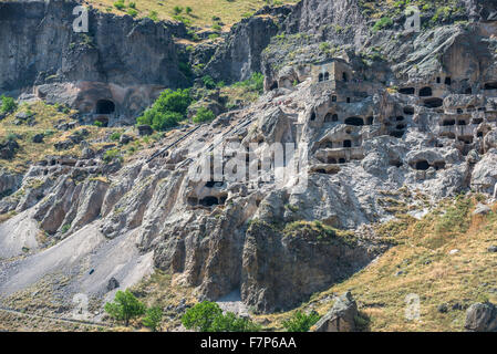 Monastère de la grotte Vardzia, exhumés dans les pentes de la région de Samtskhe-Javakheti, Erusheti Mountain, Géorgie Banque D'Images