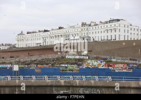 Chichester Terrace se trouve au-dessus de la région de Brighton Rock noir qui est en train d'être réaménagés. Photo James Boardman Banque D'Images