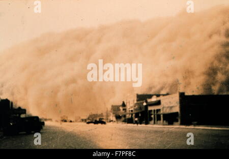 Photographie d'une tempête de poussière s'approche de Stratford, au Texas. Datée 1935 Banque D'Images
