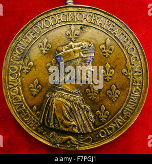 Médaille en bronze doré représentant Louis XIII de France. En date du 17e siècle Banque D'Images