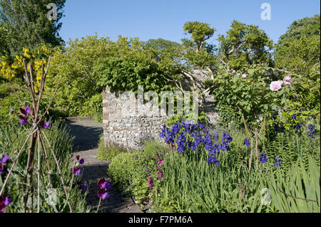 Le jardin à Monk's House, East Sussex. Monk's House était l'écrivain Virginia Woolf's country home et retraite. Banque D'Images