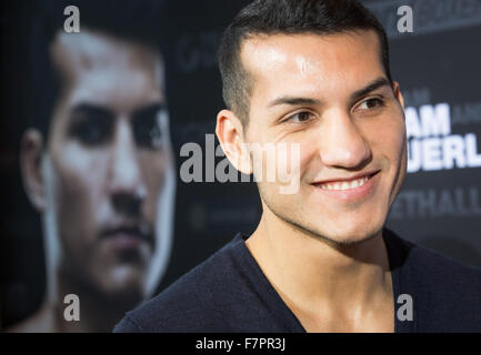 Hambourg, Allemagne. 09Th Dec, 2015. Jack parle Culcay boxer allemand au cours d'une conférence de presse à Hambourg, Allemagne, 02 décembre 2015. Jack l'Allemagne Culcay est due à l'Irlande face Dennis Hogan dans un monde super-légers WBA super combat le 05 décembre 2015. Photo : CHRISTIAN CHARISIUS/dpa/Alamy Live News Banque D'Images