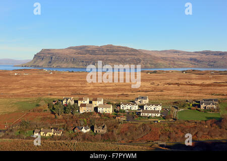 Isle of Mull - Le Burg, avec, en face, les maisons du village de Bunessan sur le Ross of Mull Banque D'Images