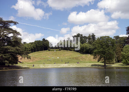 Le lac au Claremont Landscape Garden, Surrey. Banque D'Images