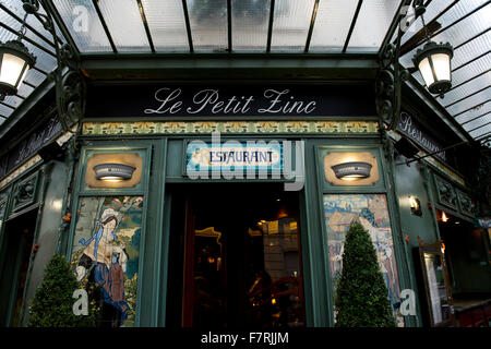 Le Petit Zinc, une brasserie de style Belle Epoque sur la rive gauche de Paris, France Banque D'Images