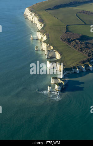 Une vue aérienne de Old Harry Rocks, à l'île de Purbeck, Dorset. Banque D'Images