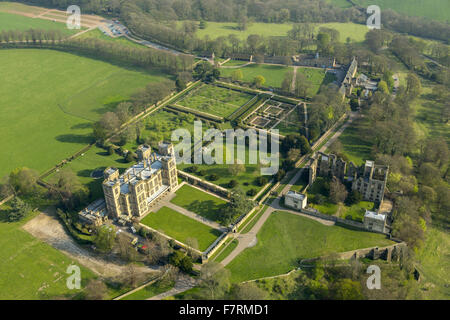 Une vue aérienne de Hardwick Hall, Derbyshire. Le Hardwick estate est fait de superbes maisons et de beaux paysages. Banque D'Images