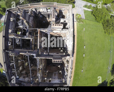 La suite de l'incendie dévastateur de Clandon Park, Surrey. Un incendie a éclaté le mercredi 29 avril 2015 à Clandon Park, un manoir du xviiie siècle. L'incendie s'est propagé à travers le bâtiment et a causé des dommages importants. Clandon Park a été l'un des pays les Banque D'Images