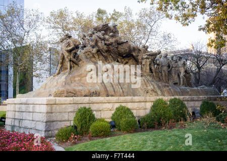 La "guerres de l'Amérique" sculpture en bronze de Gutzon Borglum dans Military Park à Newark, NJ le samedi, Novembre 21, 2015. L'œuvre a été érigé en 1926 en l'honneur Nord morts à la guerre. (© Richard B. Levine) Banque D'Images
