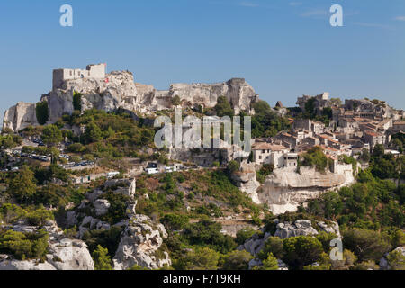 Village de montagne Les Baux-de-Provence avec castle ruins, Provence, Provence-Alpes-Côte d'Azur, le sud de la France, France Banque D'Images