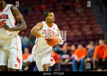 Clemson Tigers guard Avry Holmes (12) au cours de la jeu de basket-ball de NCAA entre l'USC Upstate. et Clemson à Bon Secours Wellness Arena à Greenville, SC. David Grooms/CSM Banque D'Images