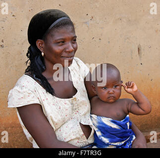 La mère et l'enfant tribal Kabye, Togo Banque D'Images