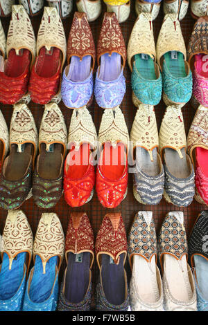 Chaussons d'affilée, Souk de Bur Dubai, Dubaï, Émirats Arabes Unis Banque D'Images