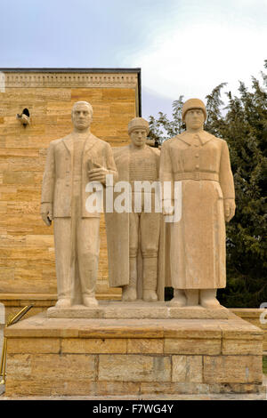 Des statues d'hommes à Anitkabir à Ankara, Turquie Banque D'Images