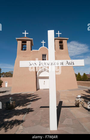 L'église San Francisco de Asís, mission de Ranchos de Taos, New Mexico, United States Banque D'Images