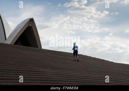 Des gens courir à travers les Jardins botaniques royaux à côté de Port de Sydney Banque D'Images