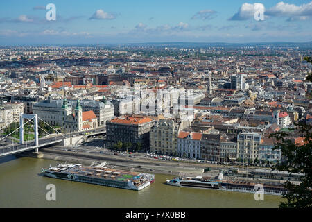 Vue depuis du Bastion des Pêcheurs à Budapest Banque D'Images