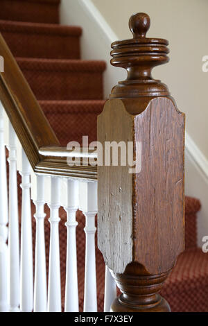 Détail de l'escalier de l'étage principal de chambres. Maison victorienne de style Queen Anne, Larchmont, United States. Architecte : inconnu, 1875. Banque D'Images