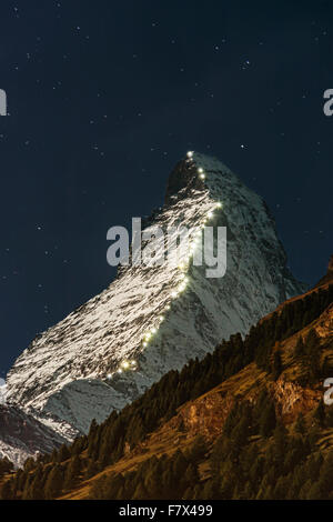 Mont Cervin la nuit, Zermatt, Suisse Banque D'Images