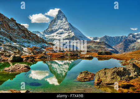 Mont Cervin reflète dans un lac, Zermatt, Suisse Banque D'Images