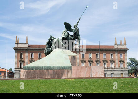 Monument commémoratif de guerre sur la Piazza Trento e Trieste square et mairie - Monza - Lombardie - Italie Banque D'Images